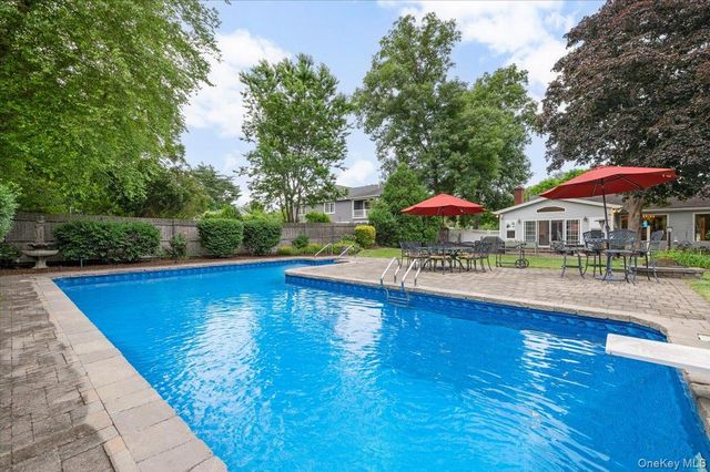 39 Merrivale Drive, Smithtown, NY 11787