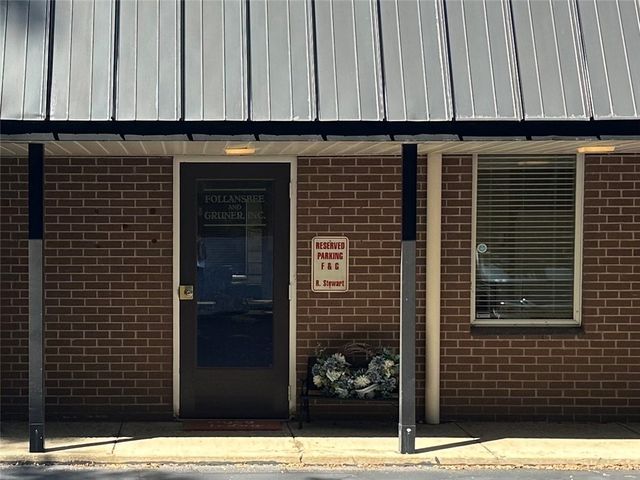 25 Gill Hall, Pleasant Hills, PA 15025