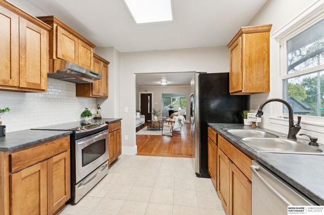 6460 Parker Street, Omaha, NE 68104