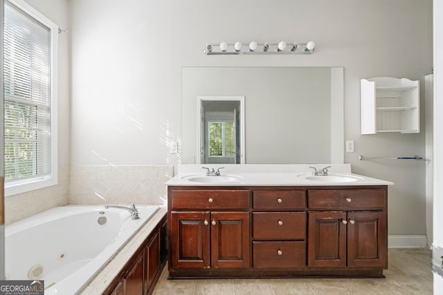 56 Edgar Drive, Commerce, GA 30529