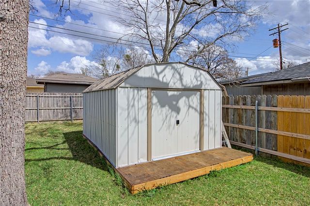 2909 Woodmeadow Drive, Bryan, TX 77802