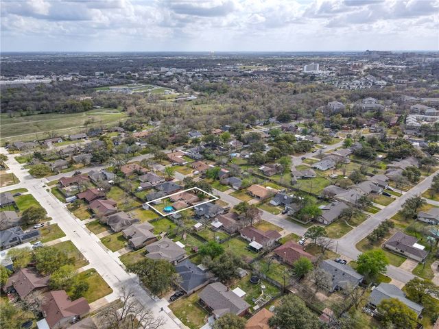 2909 Woodmeadow Drive, Bryan, TX 77802