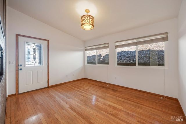 815 Dry Creek Rd, Healdsburg, CA 95448