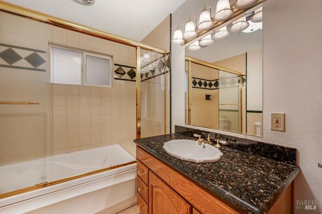 815 Dry Creek Rd, Healdsburg, CA 95448