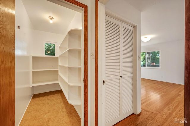 815 Dry Creek Rd, Healdsburg, CA 95448