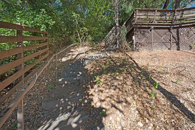 815 Dry Creek Rd, Healdsburg, CA 95448