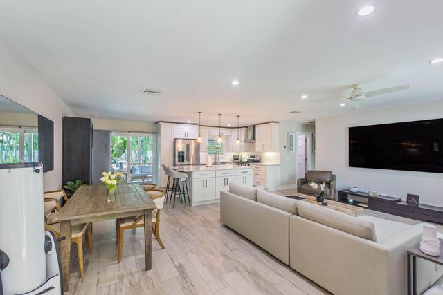 2830 SW 5th Street, Boynton Beach, FL 33435