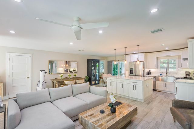 2830 SW 5th Street, Boynton Beach, FL 33435