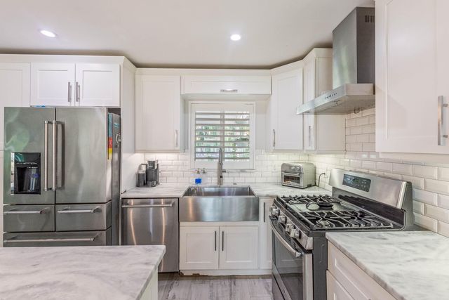 2830 SW 5th Street, Boynton Beach, FL 33435