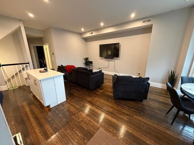 781 Parker St 1, Boston, MA 02120