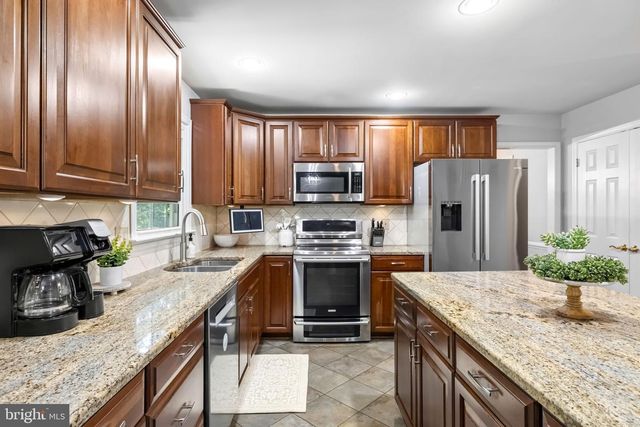 6001 FOX POINT RD, Fredericksburg, VA 22407