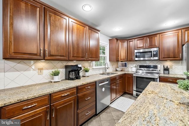 6001 FOX POINT RD, Fredericksburg, VA 22407
