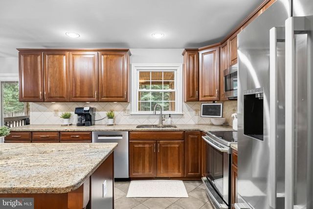 6001 FOX POINT RD, Fredericksburg, VA 22407