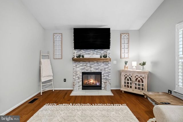 6001 FOX POINT RD, Fredericksburg, VA 22407
