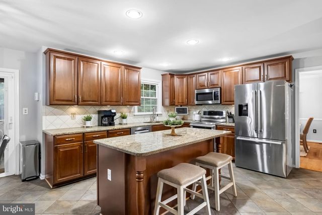 6001 FOX POINT RD, Fredericksburg, VA 22407