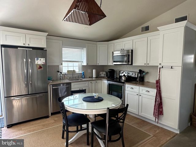 16 W 83RD ST, Harvey Cedars, NJ 08008