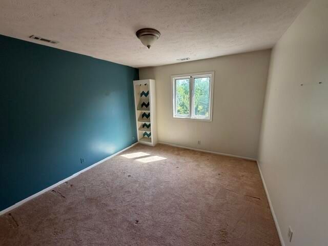 44 GINGER WOODS Road, Valley, NE 68064