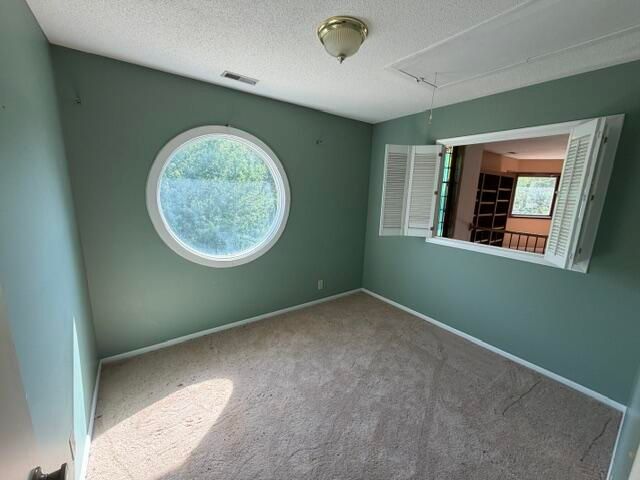 44 GINGER WOODS Road, Valley, NE 68064