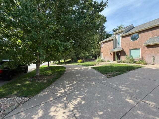44 GINGER WOODS Road, Valley, NE 68064