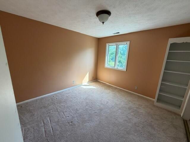 44 GINGER WOODS Road, Valley, NE 68064