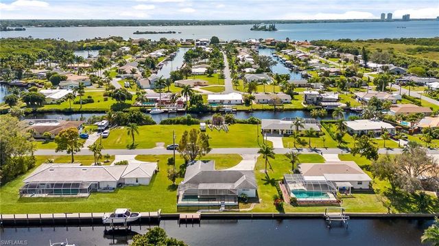 1729 Cascade WAY N, North Fort Myers, FL 33917