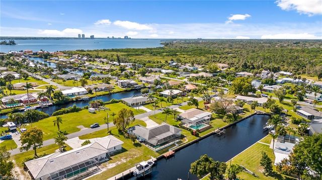 1729 Cascade WAY N, North Fort Myers, FL 33917
