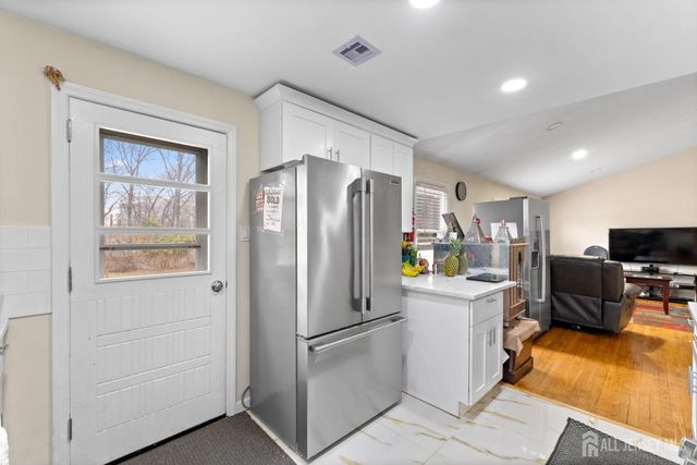 22 N Oak N Avenue, Iselin, NJ 08830