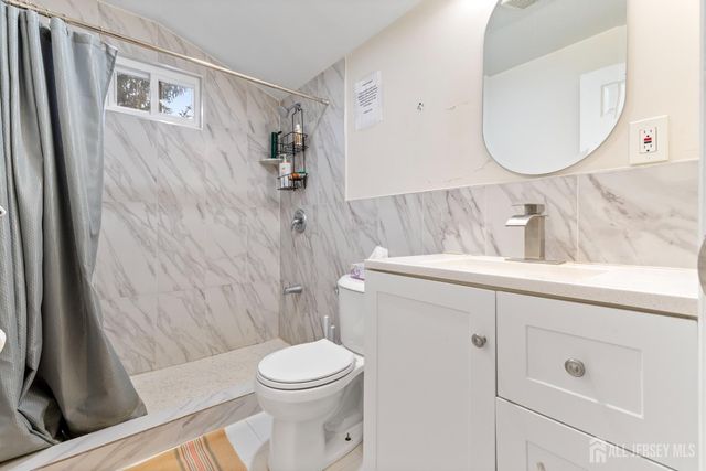 22 N Oak N Avenue, Iselin, NJ 08830