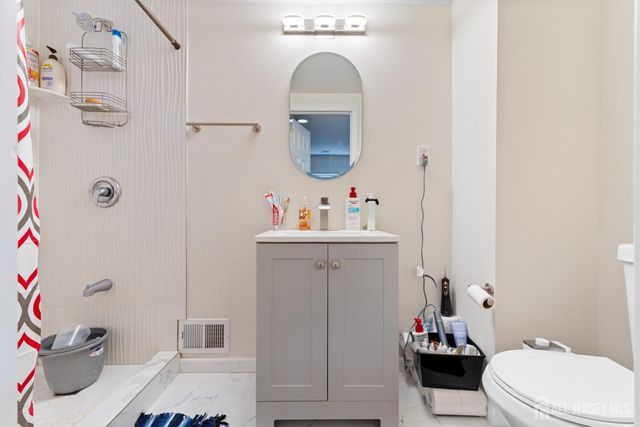 22 N Oak N Avenue, Iselin, NJ 08830