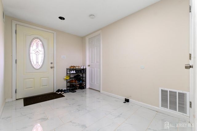 22 N Oak N Avenue, Iselin, NJ 08830