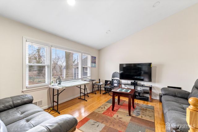 22 N Oak N Avenue, Iselin, NJ 08830