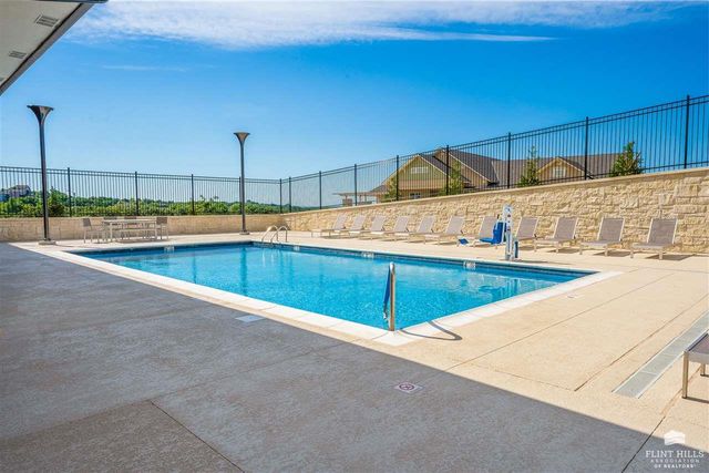 3010 Fieldhouse Cir Apt 106, Manhattan, KS 66503