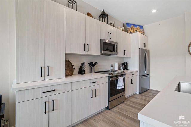 3010 Fieldhouse Cir Apt 106, Manhattan, KS 66503