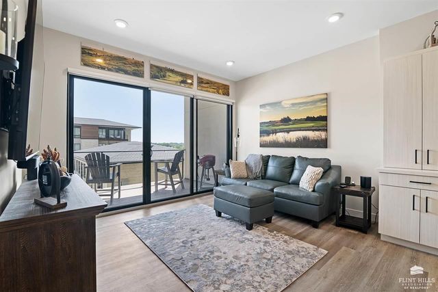 3010 Fieldhouse Cir Apt 106, Manhattan, KS 66503