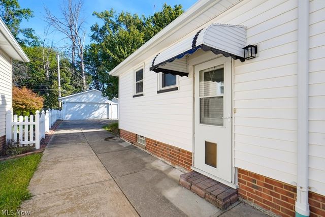 2918 Park Drive, Parma, OH 44134