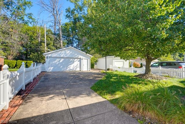 2918 Park Drive, Parma, OH 44134