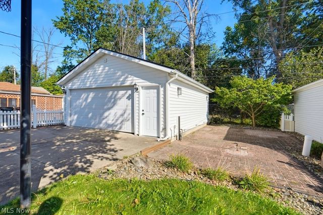 2918 Park Drive, Parma, OH 44134