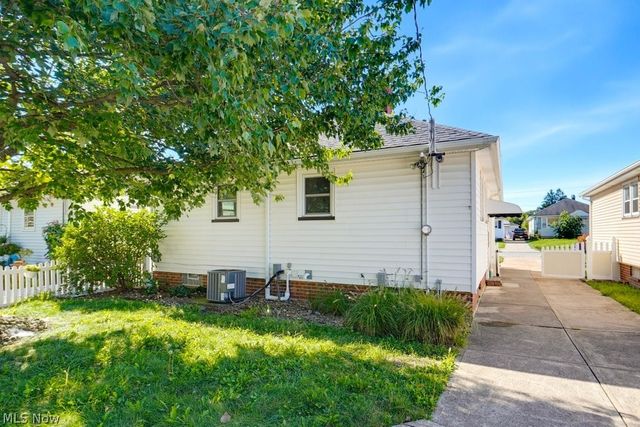 2918 Park Drive, Parma, OH 44134