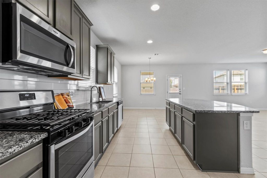 520 Betty Ann WAY, Leander, TX 78641