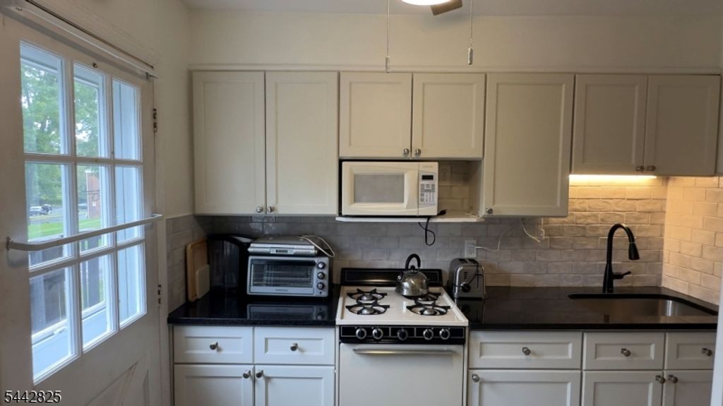 19 Dartmouth Ave 2B, Bridgewater Twp., NJ 08807 — photo 4