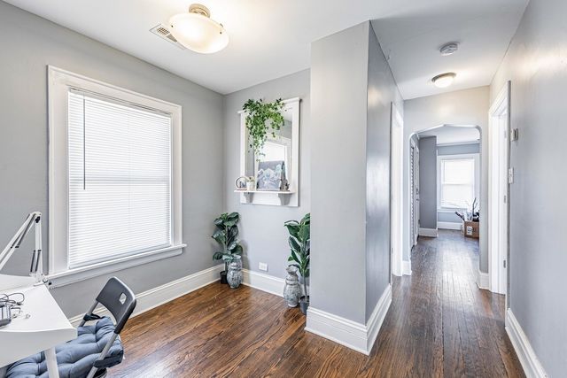 10044 S La Salle Street, Chicago, IL 60628