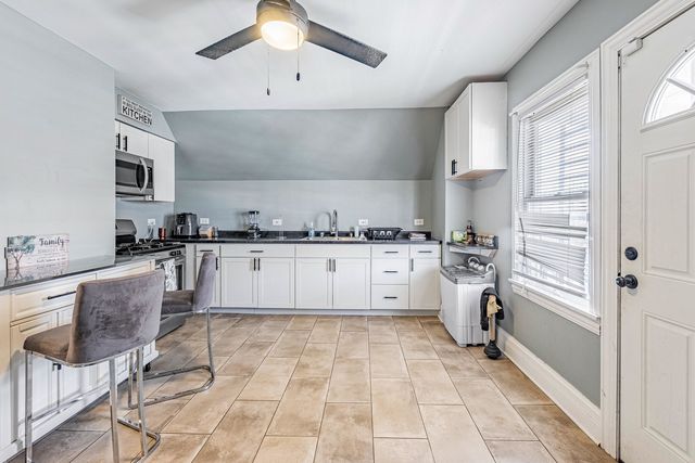 10044 S La Salle Street, Chicago, IL 60628