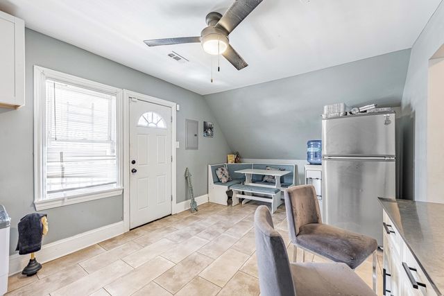 10044 S La Salle Street, Chicago, IL 60628