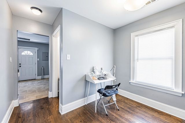 10044 S La Salle Street, Chicago, IL 60628