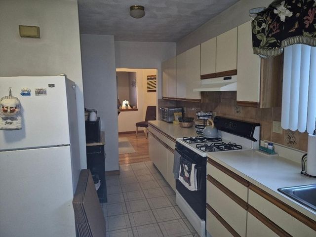 65 Chipman St 1, Medford, MA 02155