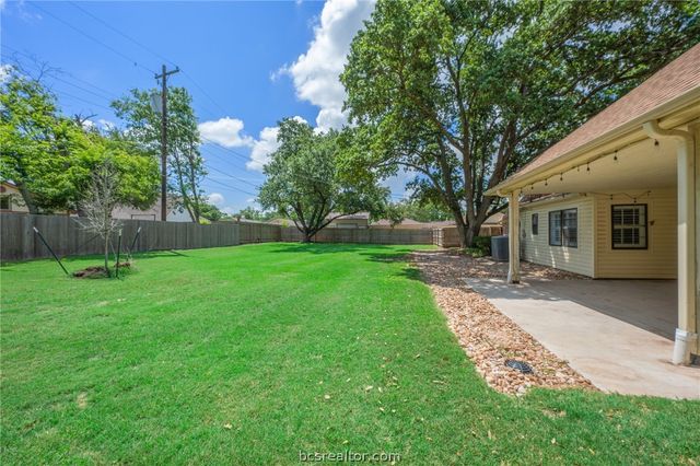 2505 Willow Bend Drive, Bryan, TX 77802