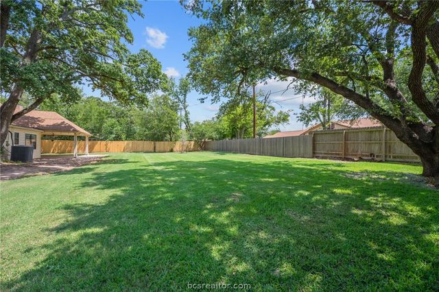 2505 Willow Bend Drive, Bryan, TX 77802
