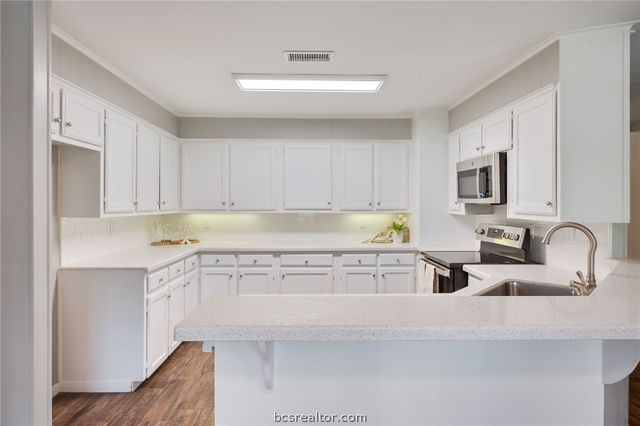 2505 Willow Bend Drive, Bryan, TX 77802