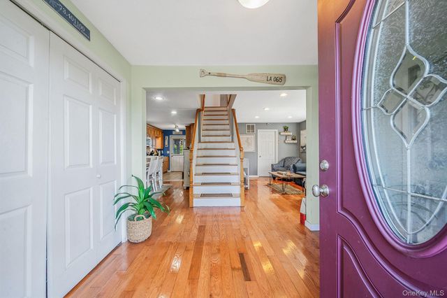 29 North Plaza, Amity Harbor, NY 11701