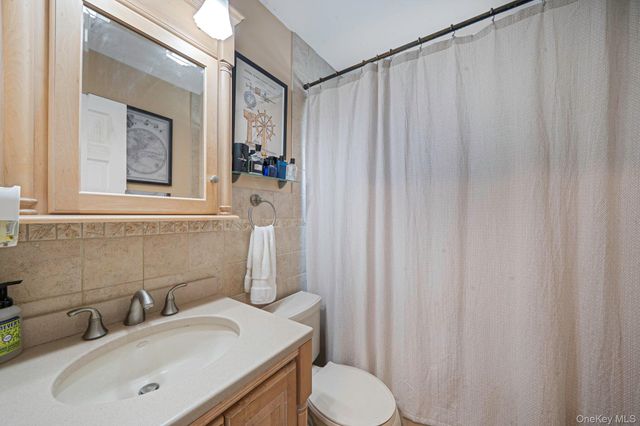 29 North Plaza, Amity Harbor, NY 11701